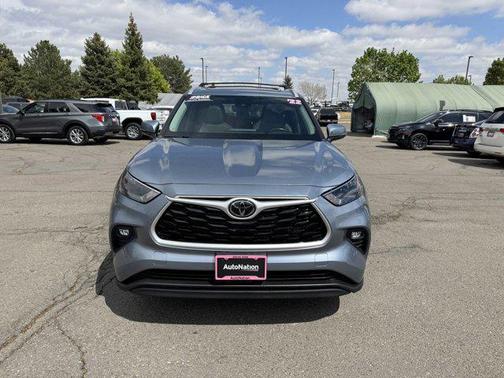 Moon Dust 2022 Toyota Highlander XLE