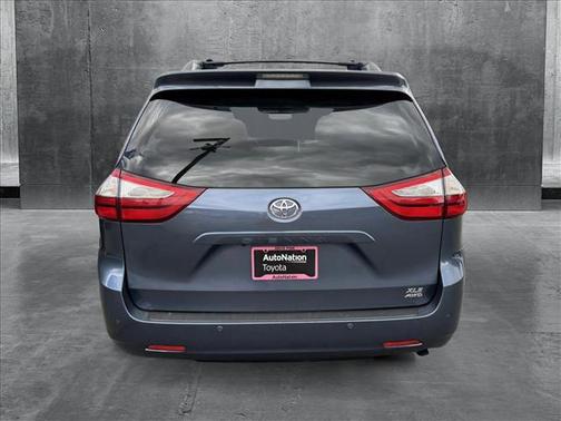 2017 Toyota Sienna XLE Premium