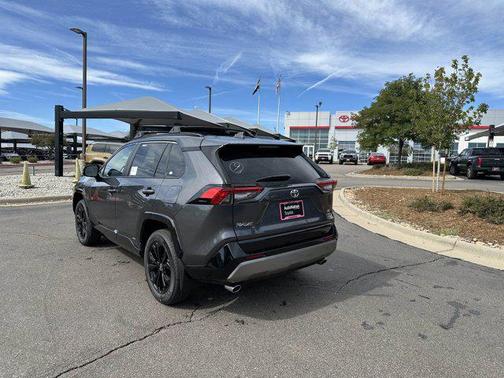 2025 Toyota RAV4 Hybrid SE