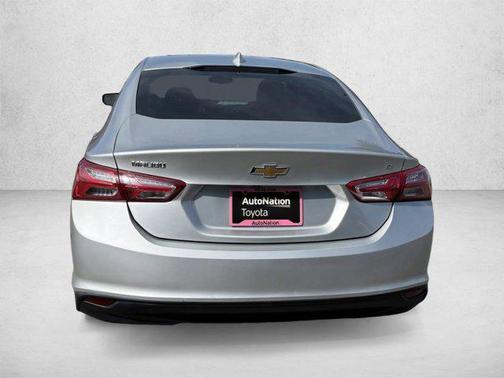 Silver Ice Metallic 2020 Chevrolet Malibu FWD LT