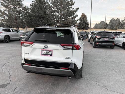 2021 Toyota RAV4 Hybrid SE
