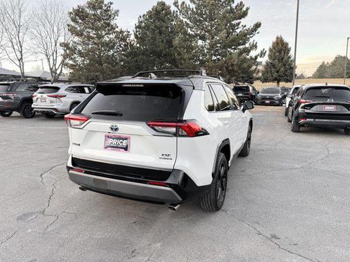 2021 Toyota RAV4 Hybrid SE
