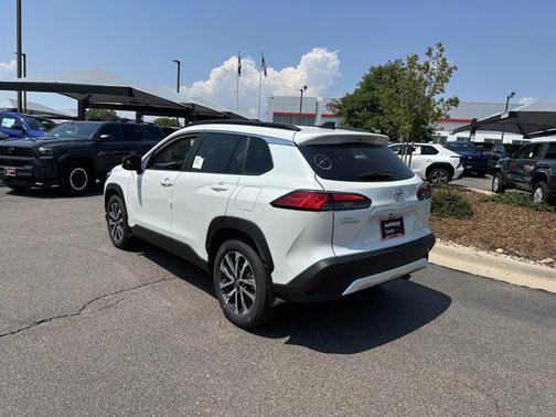 2025 Toyota Corolla Cross XLE