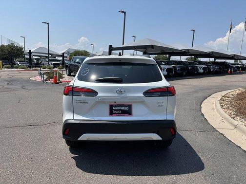 2025 Toyota Corolla Cross XLE