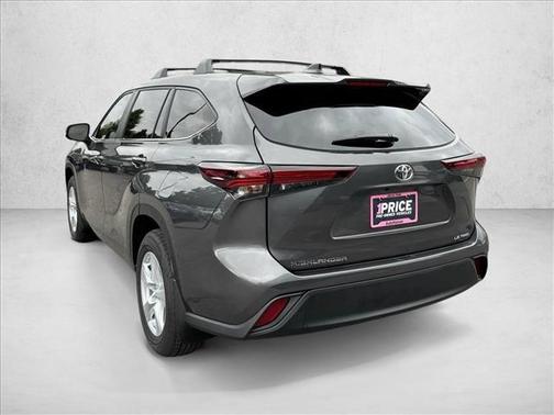 Magnetic Gray Metallic 2024 Toyota Highlander LE