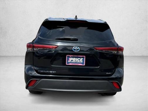 Midnight Black Metallic 2022 Toyota Highlander Hybrid XLE