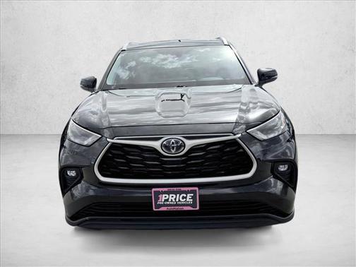 Midnight Black Metallic 2022 Toyota Highlander Hybrid XLE