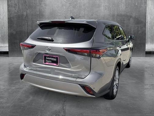 2025 Toyota Highlander Hybrid Platinum