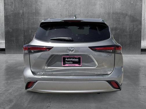 2025 Toyota Highlander Hybrid Platinum
