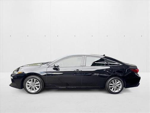 2019 Toyota Avalon Hybrid XLE