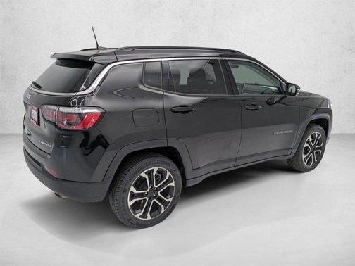 Diamond Black Crystal Pearlcoat 2022 Jeep Compass Limited