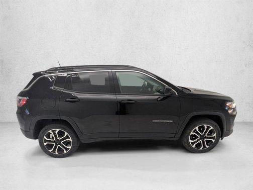 Diamond Black Crystal Pearlcoat 2022 Jeep Compass Limited