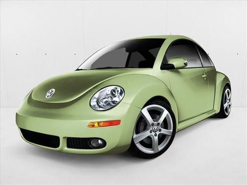Harvest Moon Beige 2010 Volkswagen New Beetle 2.5L