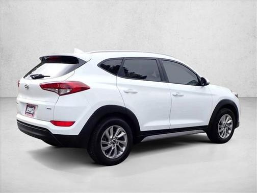 Dazzling White 2017 Hyundai TUCSON SE Plus
