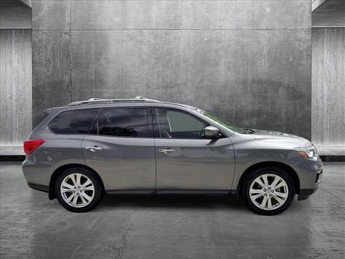2019 Nissan Pathfinder SL