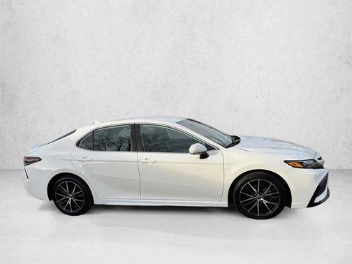Ice Cap 2024 Toyota Camry SE