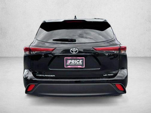 Midnight Black Metallic 2021 Toyota Highlander LE