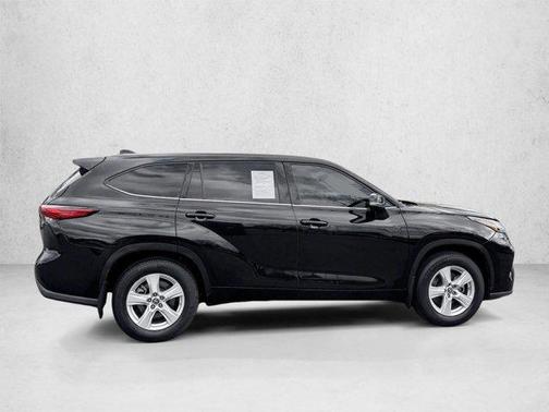 Midnight Black Metallic 2021 Toyota Highlander LE