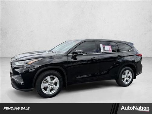 Midnight Black Metallic 2021 Toyota Highlander LE