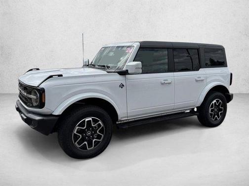 Oxford White 2024 Ford Bronco Outer Banks