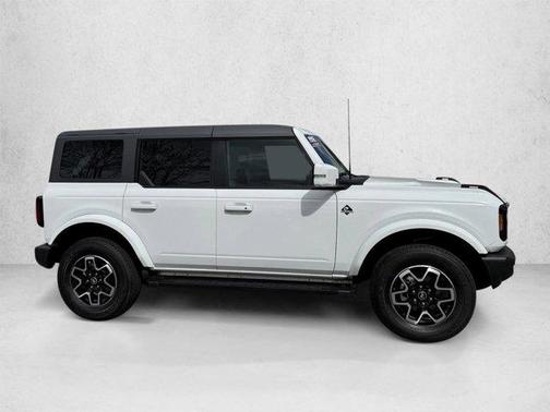 Oxford White 2024 Ford Bronco Outer Banks
