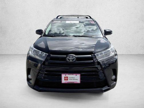 Midnight Black Metallic 2018 Toyota Highlander SE