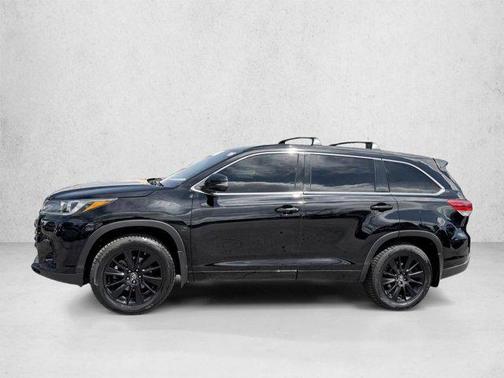 Midnight Black Metallic 2018 Toyota Highlander SE