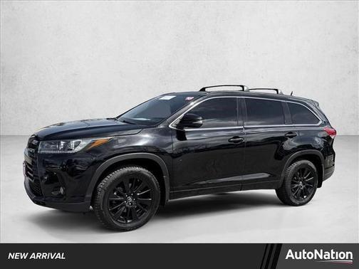 Midnight Black Metallic 2018 Toyota Highlander SE