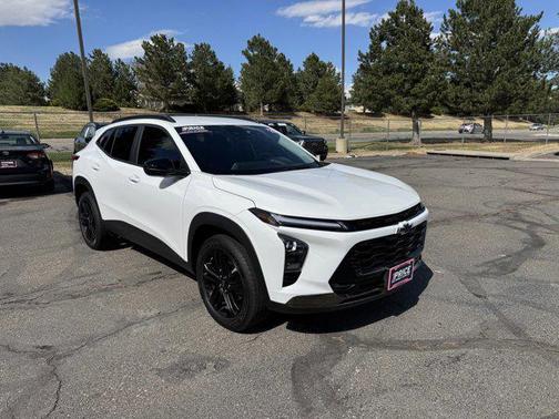 Summit White 2025 Chevrolet Trax FWD ACTIV