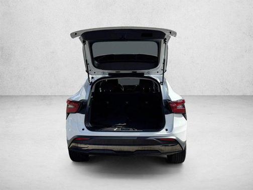 Summit White 2025 Chevrolet Trax FWD ACTIV