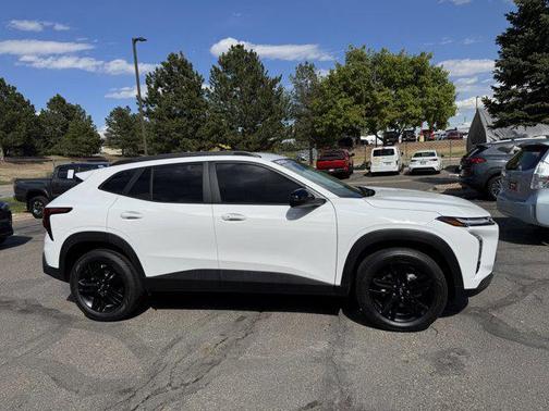 Summit White 2025 Chevrolet Trax FWD ACTIV