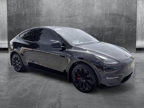 2022 Tesla Model Y Long Range Dual Motor All-Wheel Drive