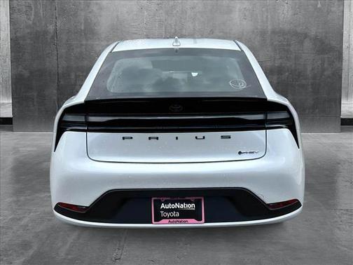 2025 Toyota Prius L