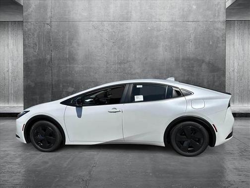 2025 Toyota Prius L
