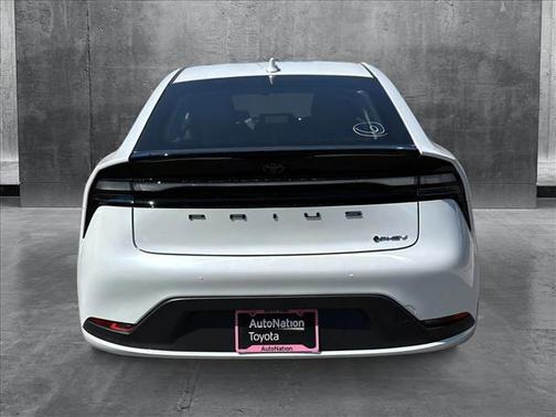 2025 Toyota Prius L
