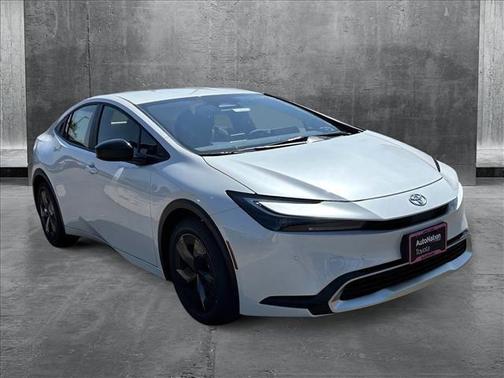 2025 Toyota Prius L