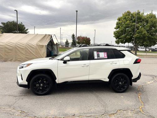 2022 Toyota RAV4 Hybrid SE