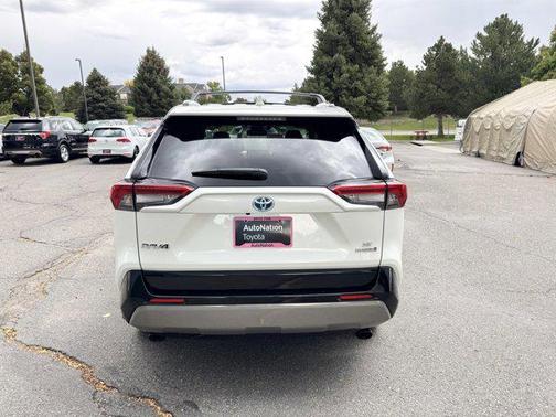 2022 Toyota RAV4 Hybrid SE