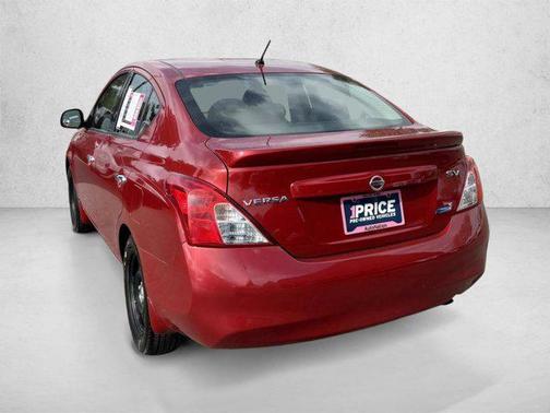 Red Brick 2014 Nissan Versa 1.6 SV
