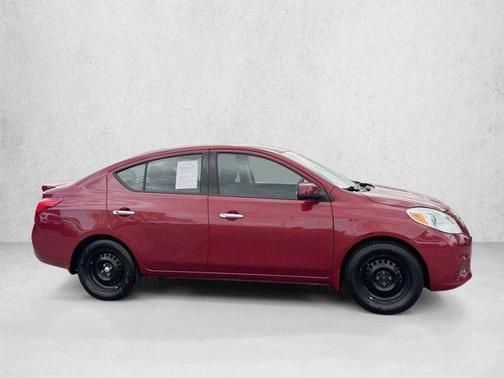 Red Brick 2014 Nissan Versa 1.6 SV