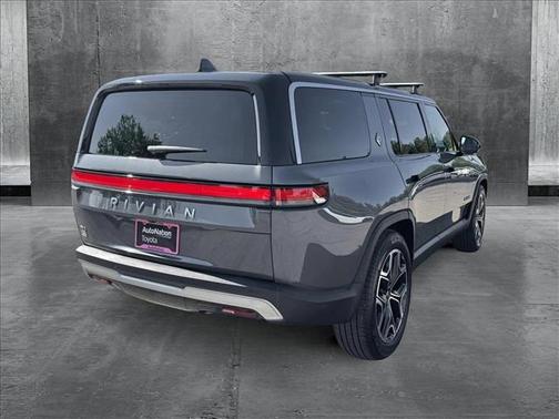 2025 Rivian R1S Adventure