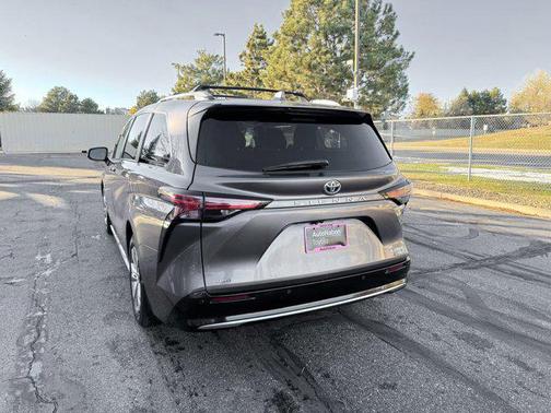 2022 Toyota Sienna Platinum