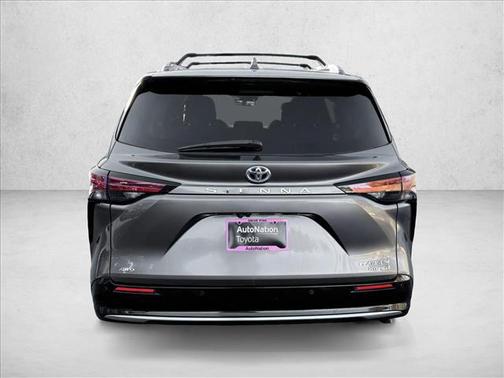 2022 Toyota Sienna Platinum