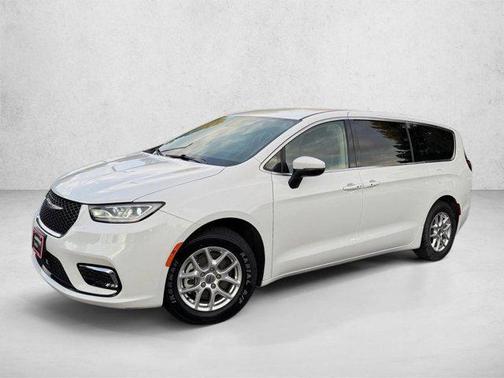 Bright White Clearcoat 2023 Chrysler Pacifica Touring L