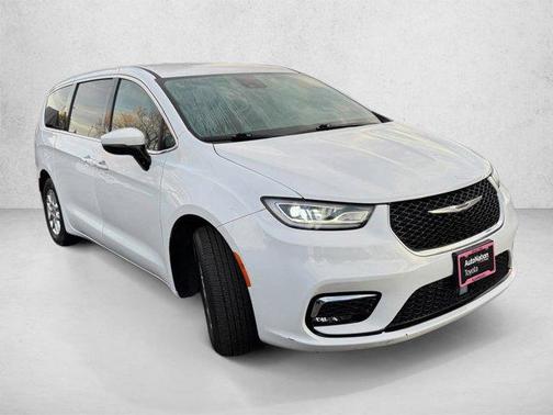Bright White Clearcoat 2023 Chrysler Pacifica Touring L