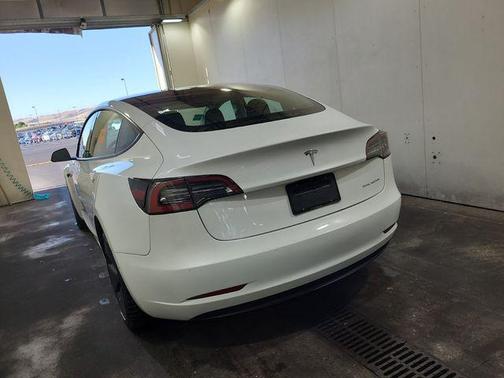 Pearl White Multi-Coat 2022 Tesla Model 3 Long Range