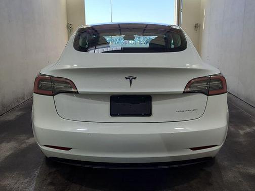 Pearl White Multi-Coat 2022 Tesla Model 3 Long Range