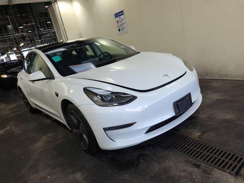 Pearl White Multi-Coat 2022 Tesla Model 3 Long Range
