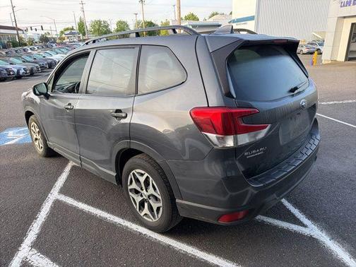 Magnetite Gray Metallic 2023 Subaru Forester Premium