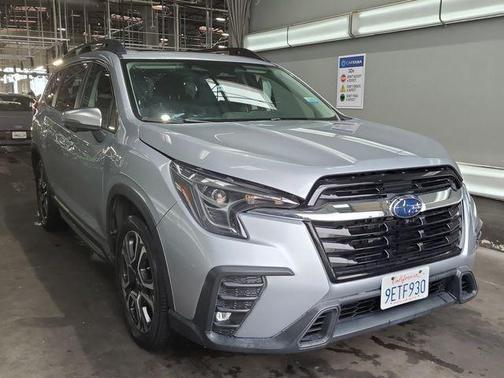 Ice Silver Metallic 2023 Subaru Ascent Limited 7-Passenger